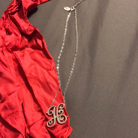 Thirty-One H Pendant with 18” chain - Picture 2 of 2